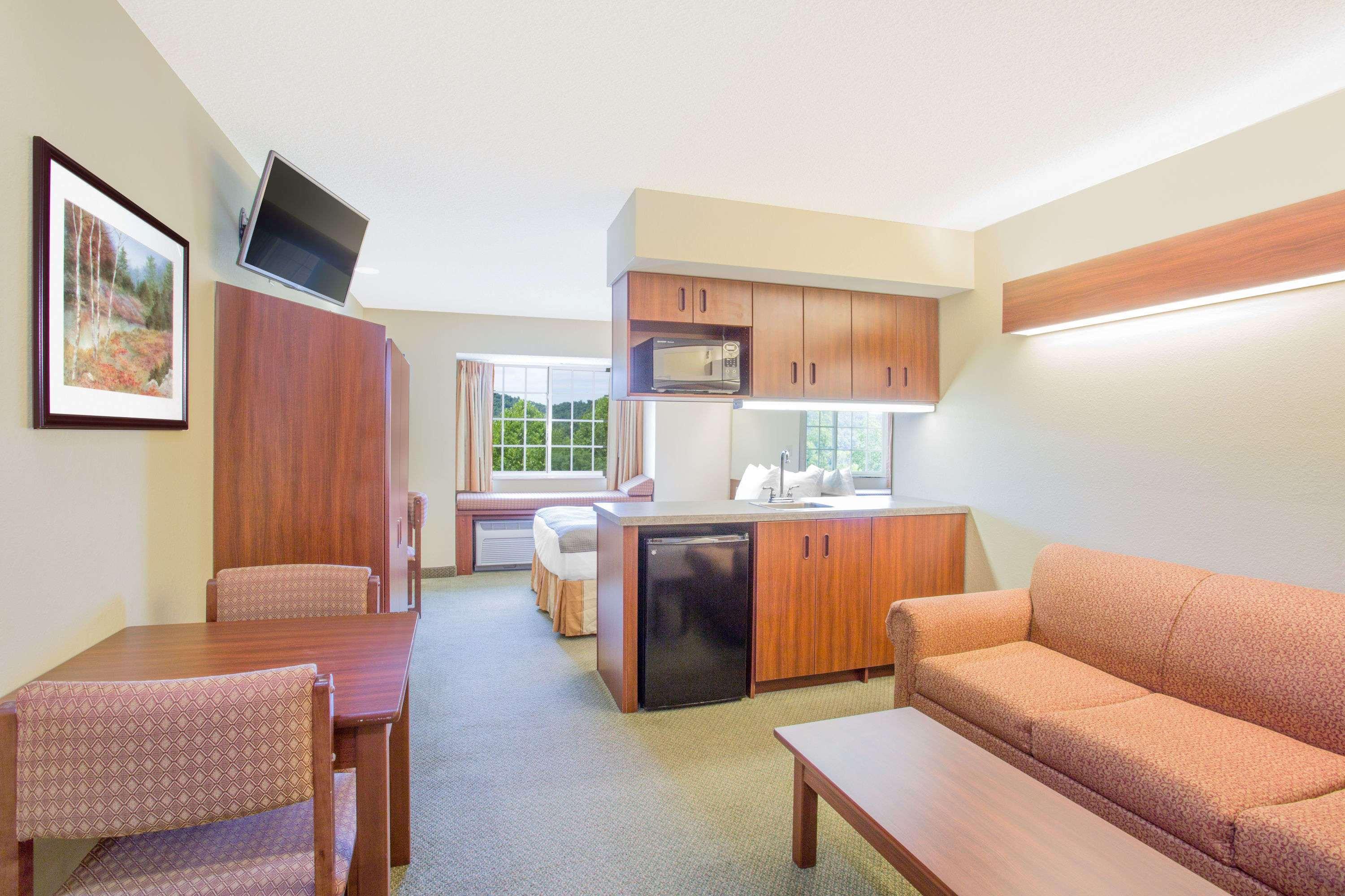 Microtel And Hotel Gassaway