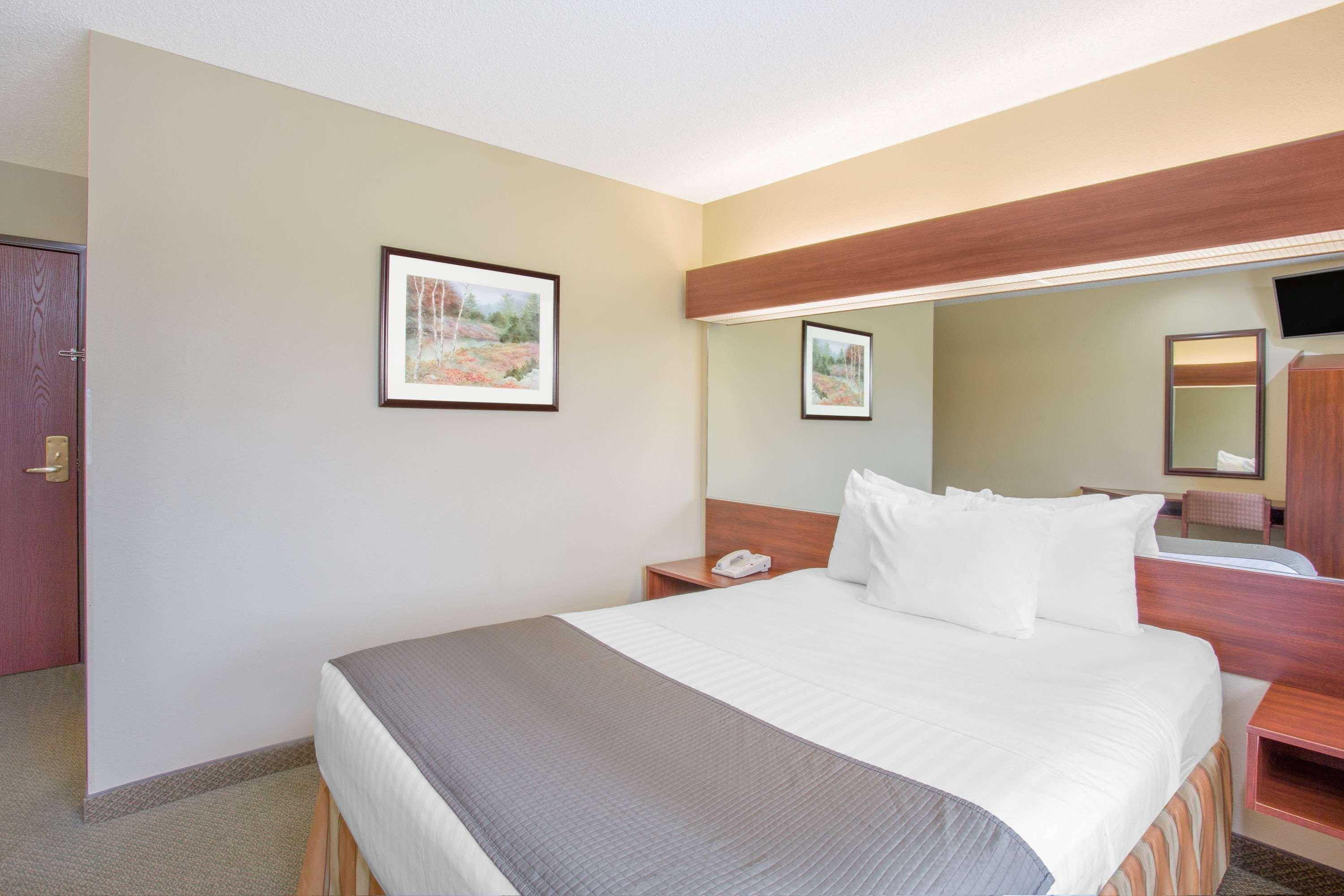 Microtel And Hotel 2*